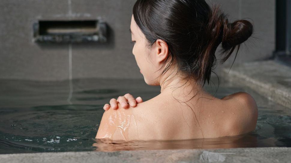 Manfaat Berendam Air Es untuk Kesehatan serta Risikonya