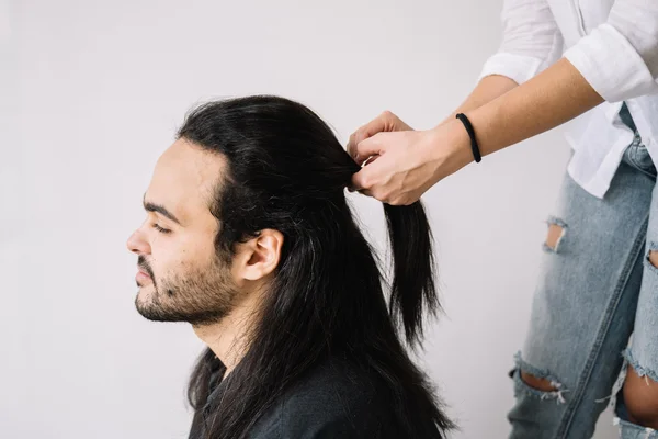Tips Perawatan Rambut Pria agar Tetap Sehat dan Kuat